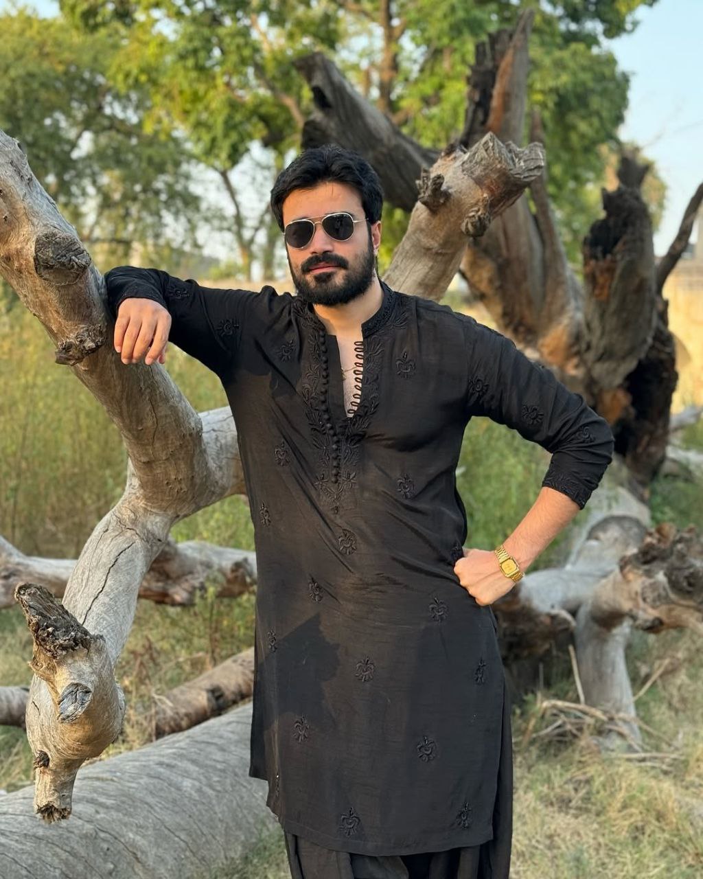 STYLISH BLACK EMBROIDERED KURTA WITH PAJAMA